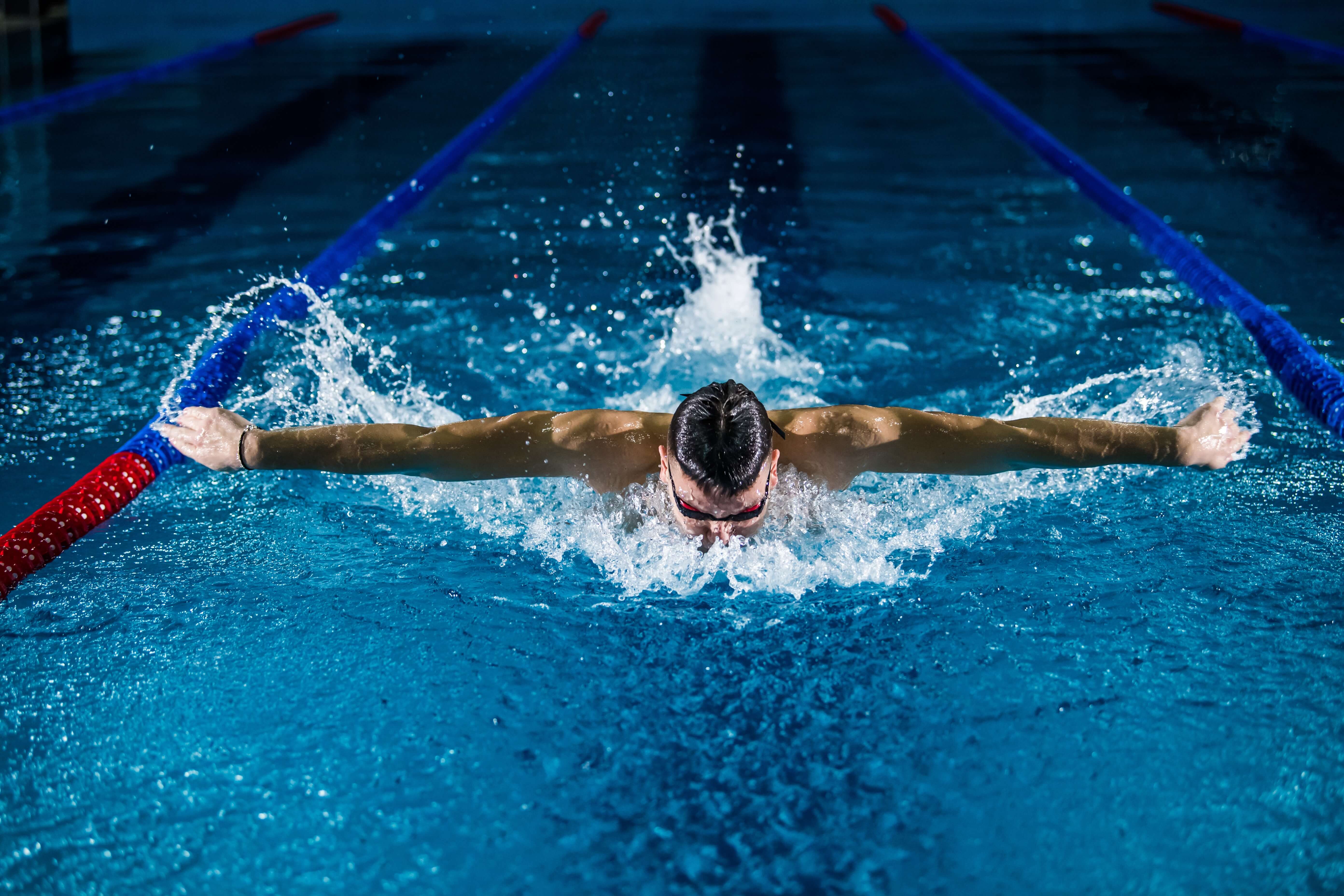 Comment combiner natation et musculation et quels en sont les bienfaits ?