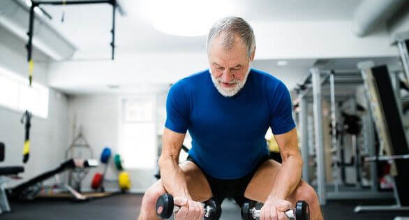 Prendre du muscle après 60 ans, l’entraînement adapté