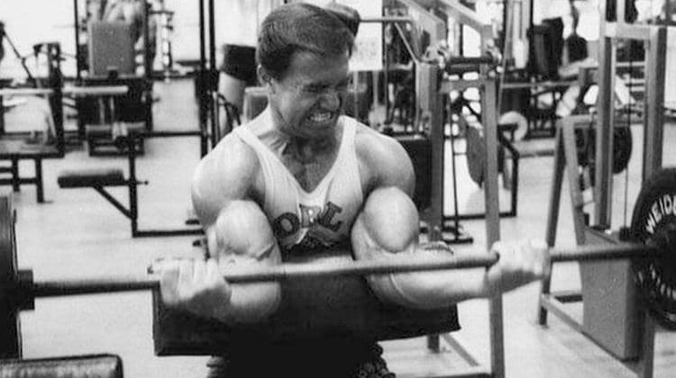 Découvrez la machine de musculation Larry Scott pour muscler vos bras